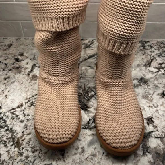 UGG Purl Cardy Knit Boot - Picture 6 of 11